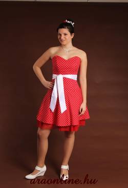 menyecske_ruha.jpg
